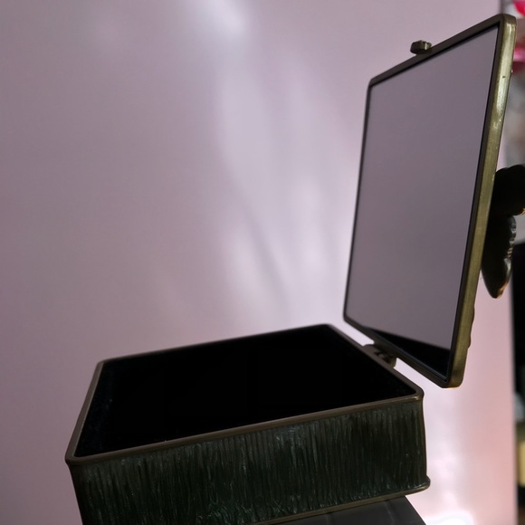 3D Butterfly Vintage Jewelry Box with Mirror. - Picture 3 of 6